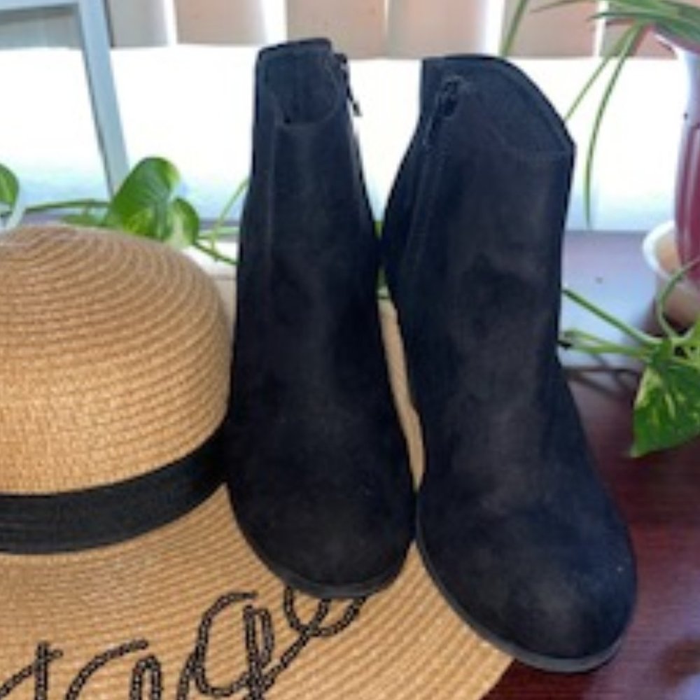 Old Navy Black Booties Size 9